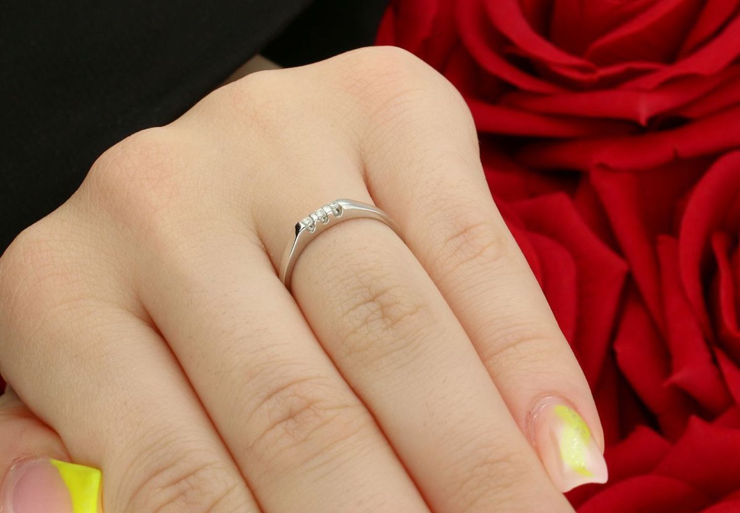 Złoty pierścionek z trzema diamentami „Delikatność”  Białe złoto 585  P7040  Rozmiar 11.jpg